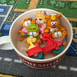 🍓6 vintage toys characters and scooter